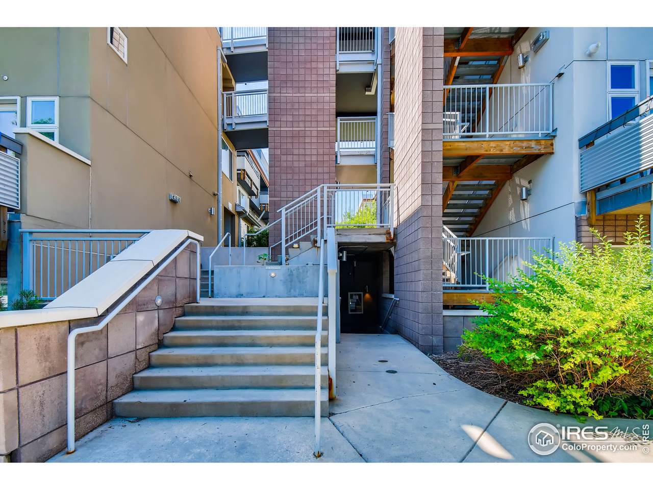 2870 College Ave - Photo 1