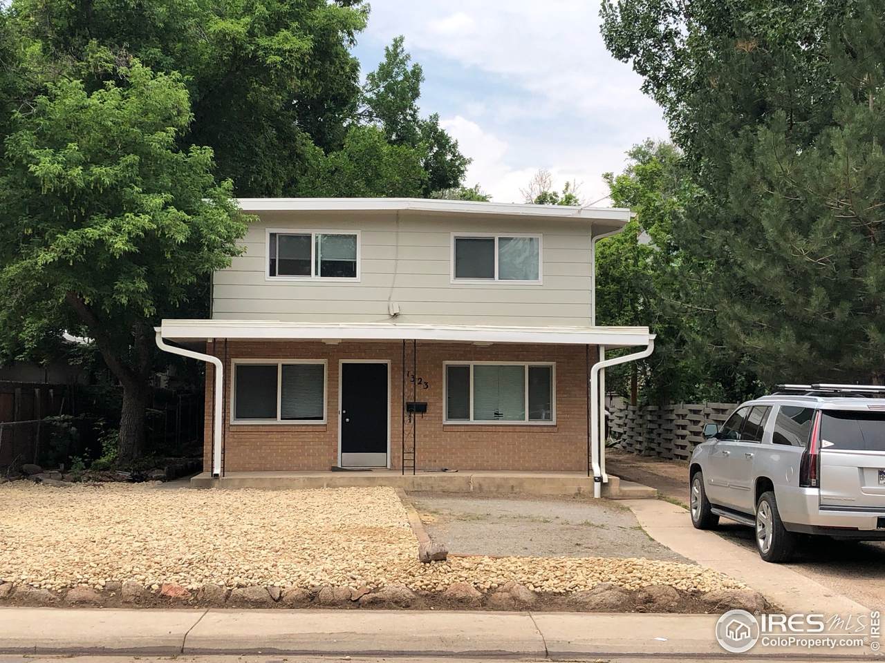 1323 Balsam Ave - Photo 1