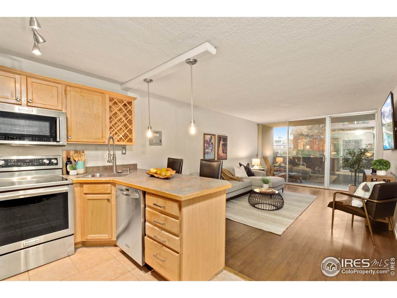 909 Logan St - Photo 1