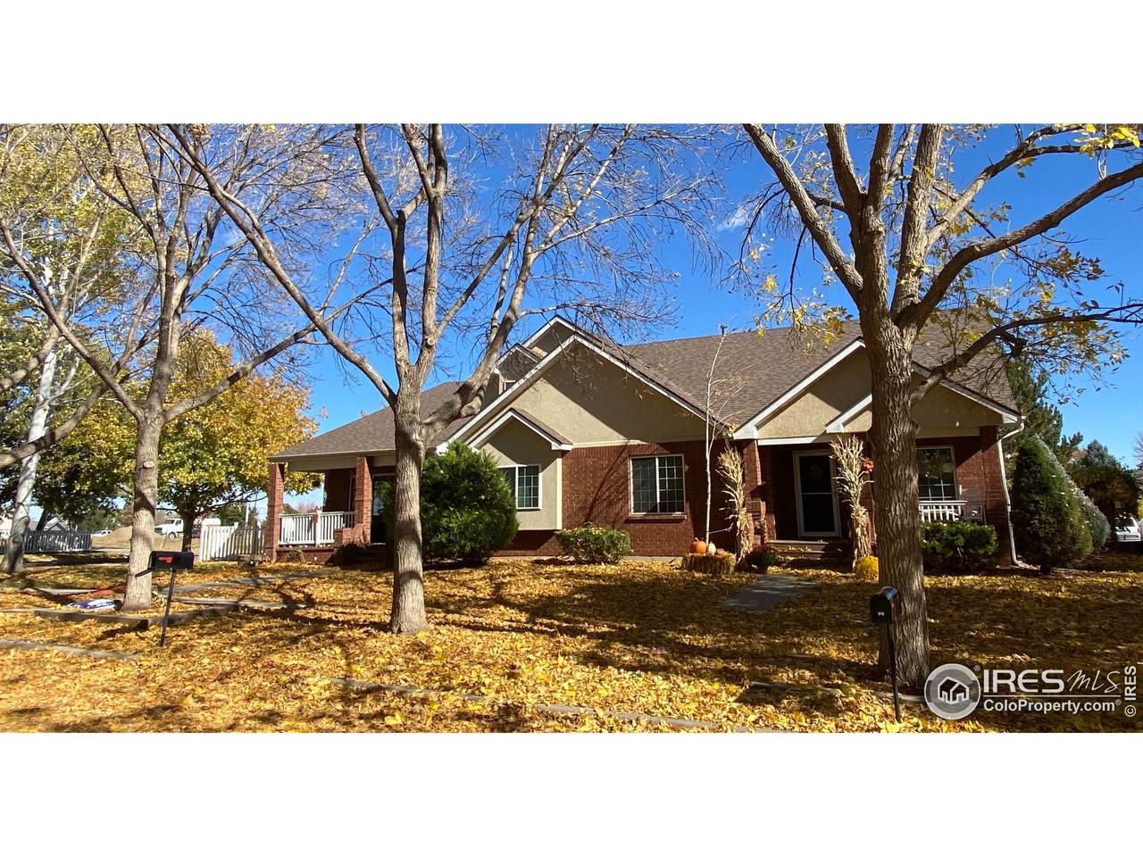 312 Victoria St - Photo 1