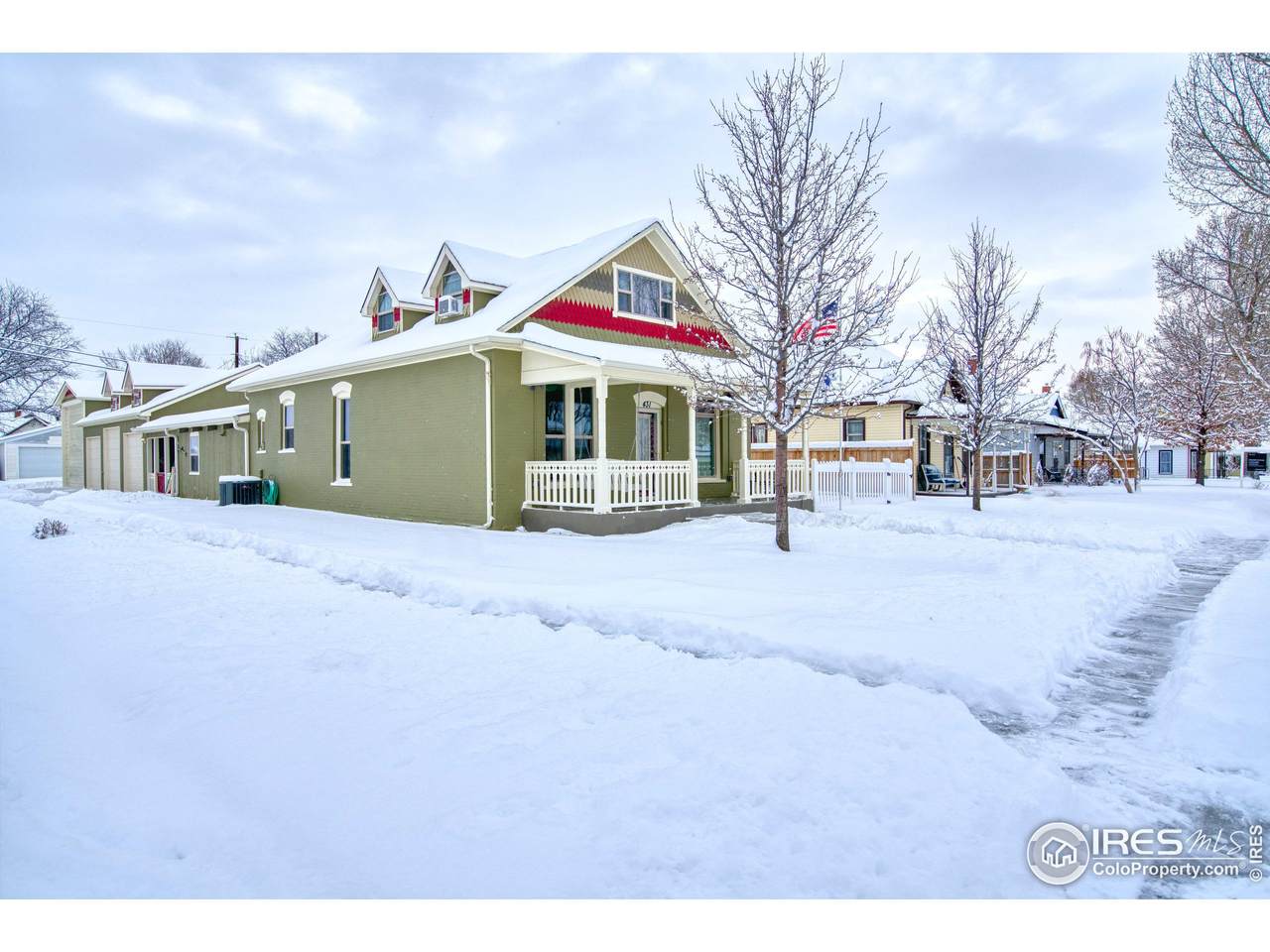 431 Maple Ave - Photo 1