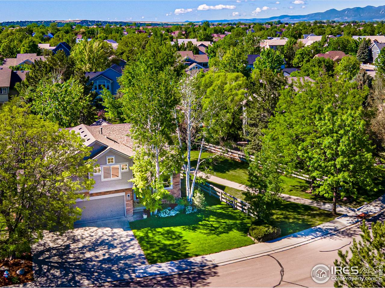 3974 Hawthorne Cir - Photo 1