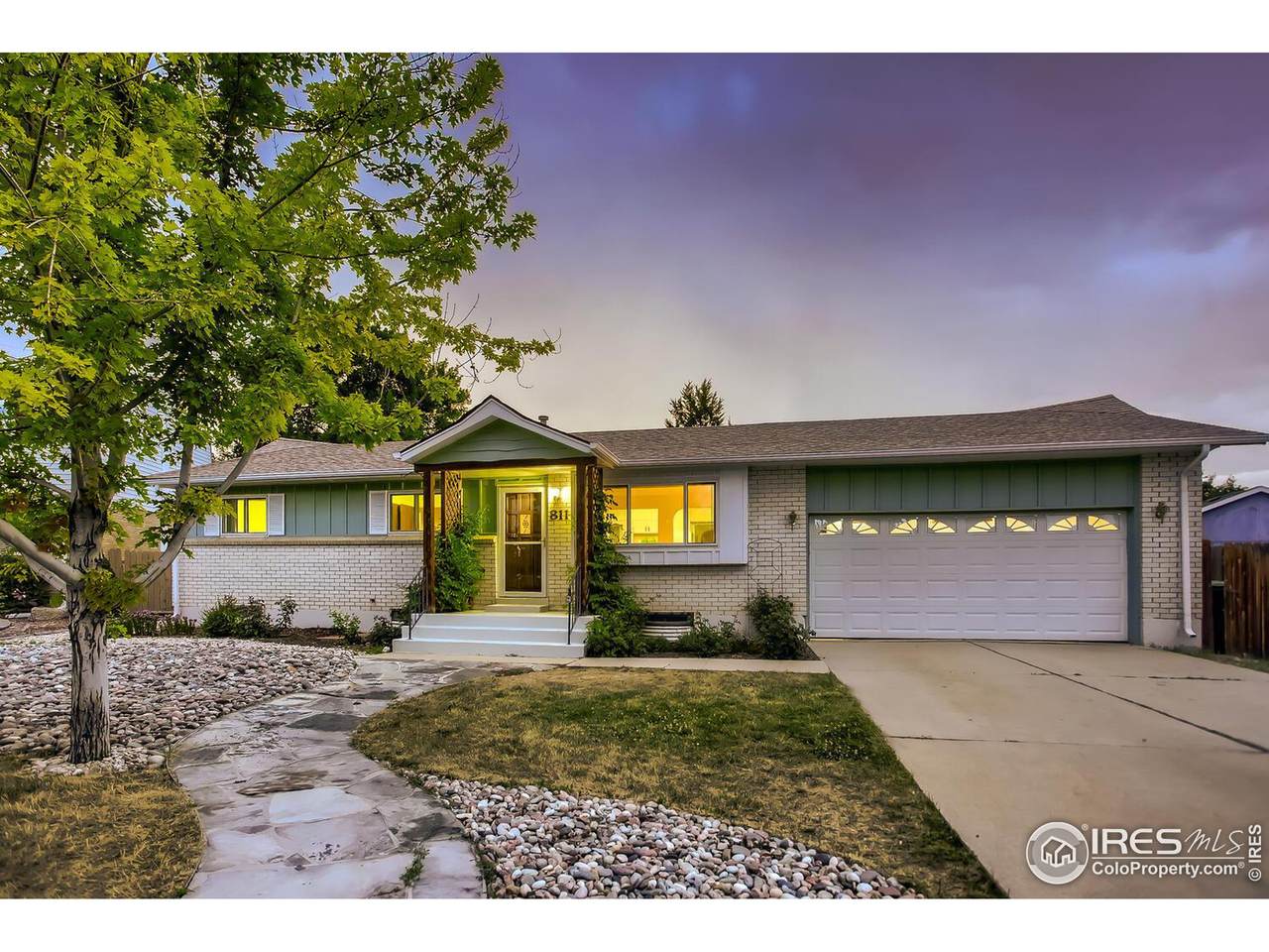 811 Bross St - Photo 1