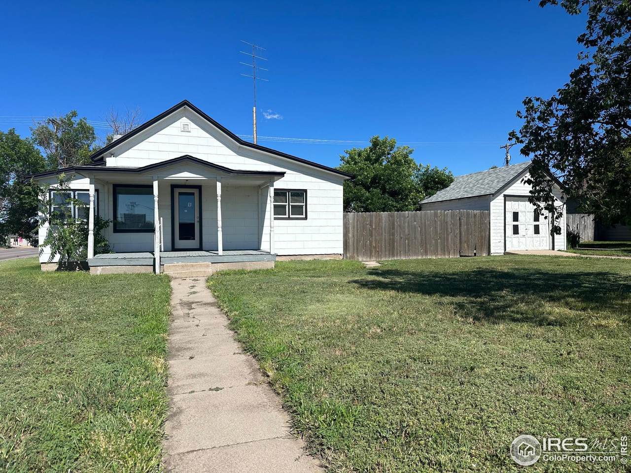 90 Cedar Ave - Photo 1