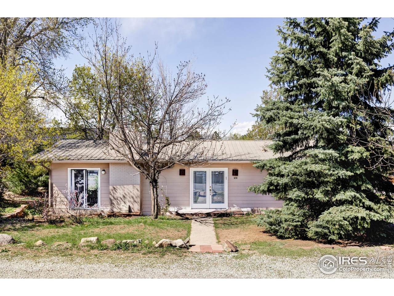 1891 Orchard Ave - Photo 1