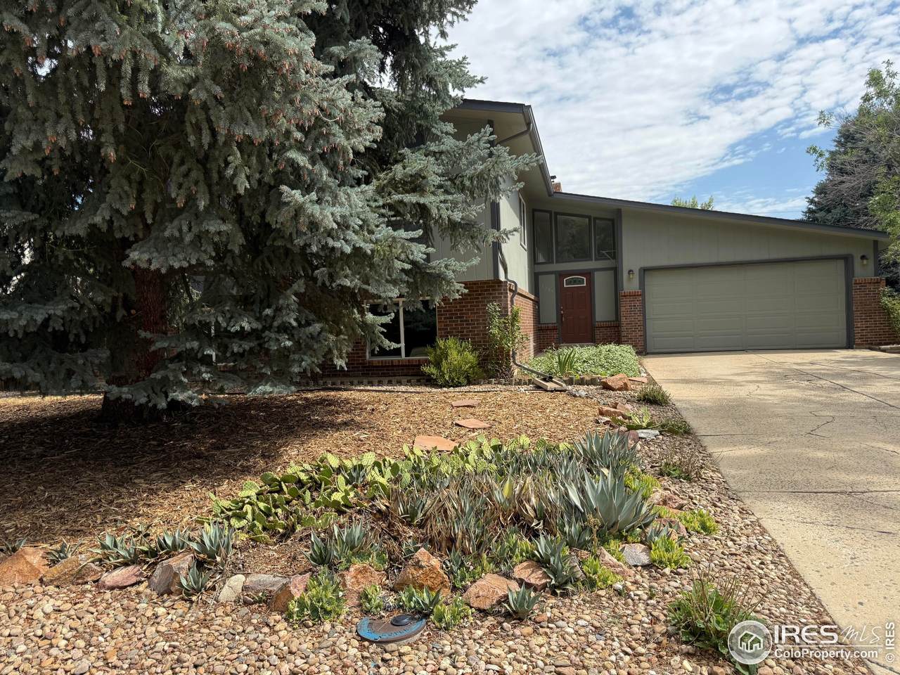 1289 Doric Dr - Photo 1