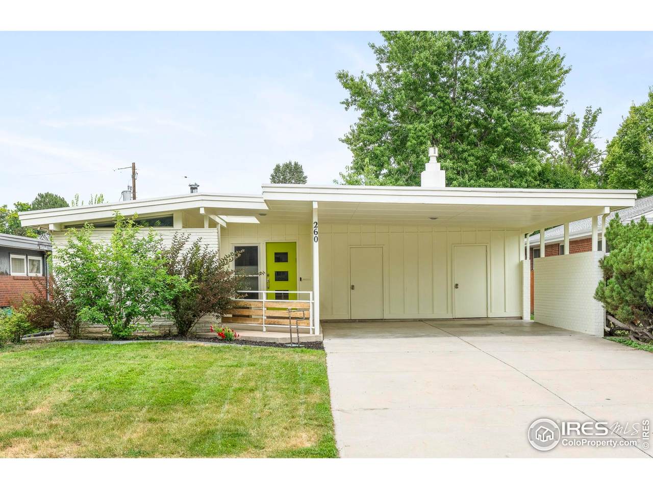 260 Jasmine St - Photo 1