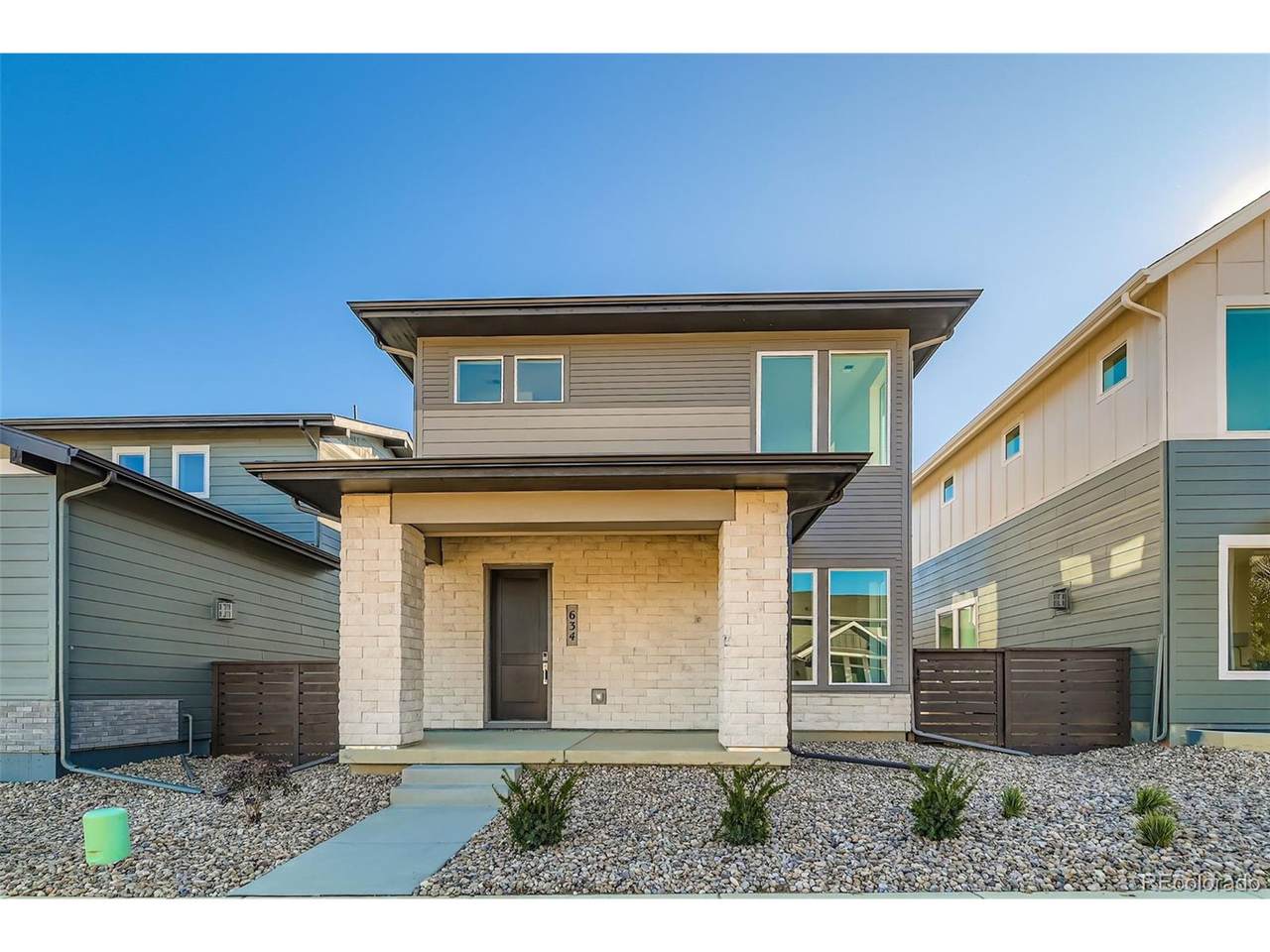 634 Apex St - Photo 1