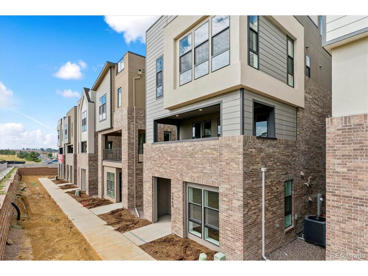 11469 Briarwood Cir - Photo 1