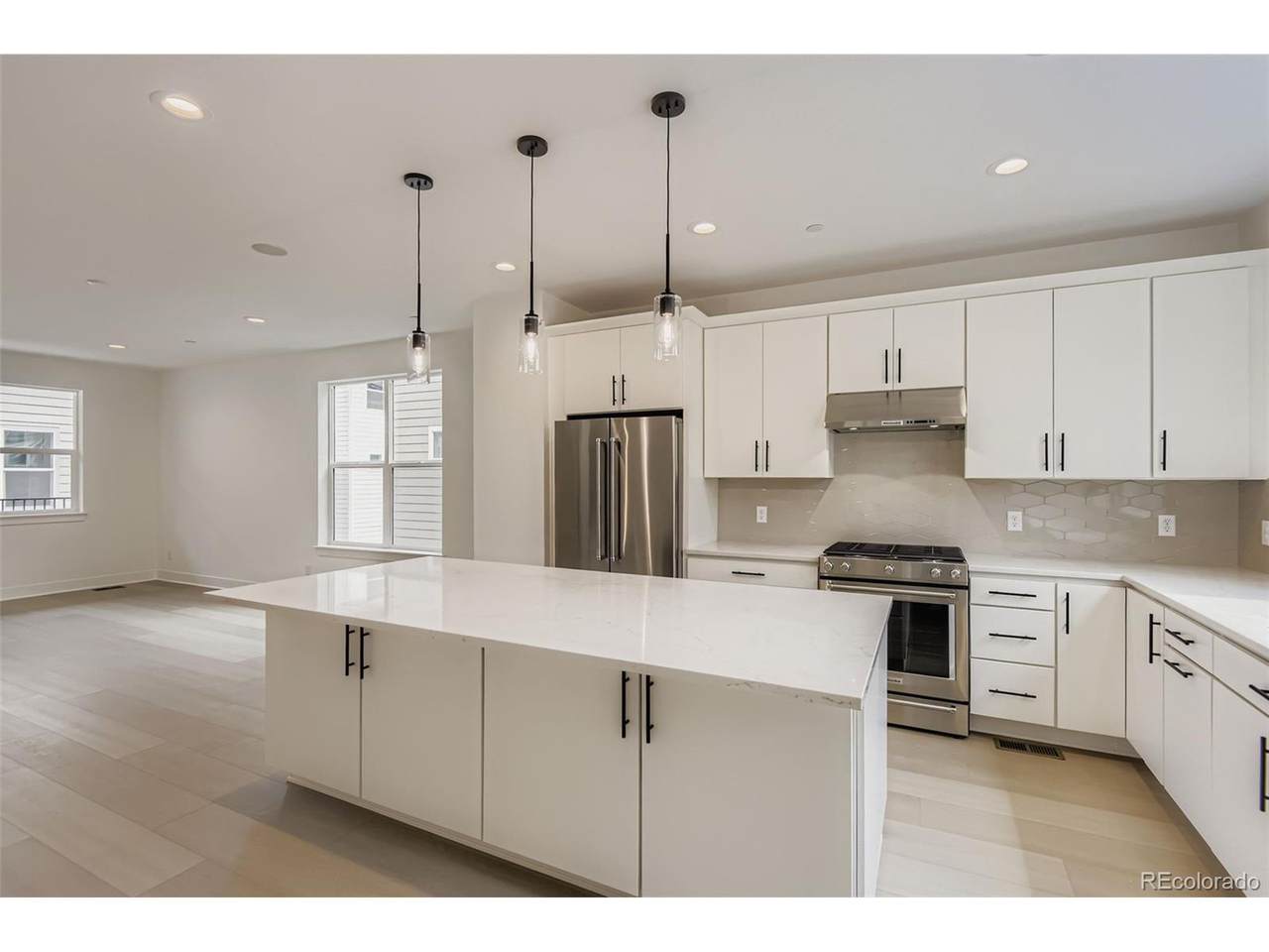 10904 Hinsdale Cir - Photo 1