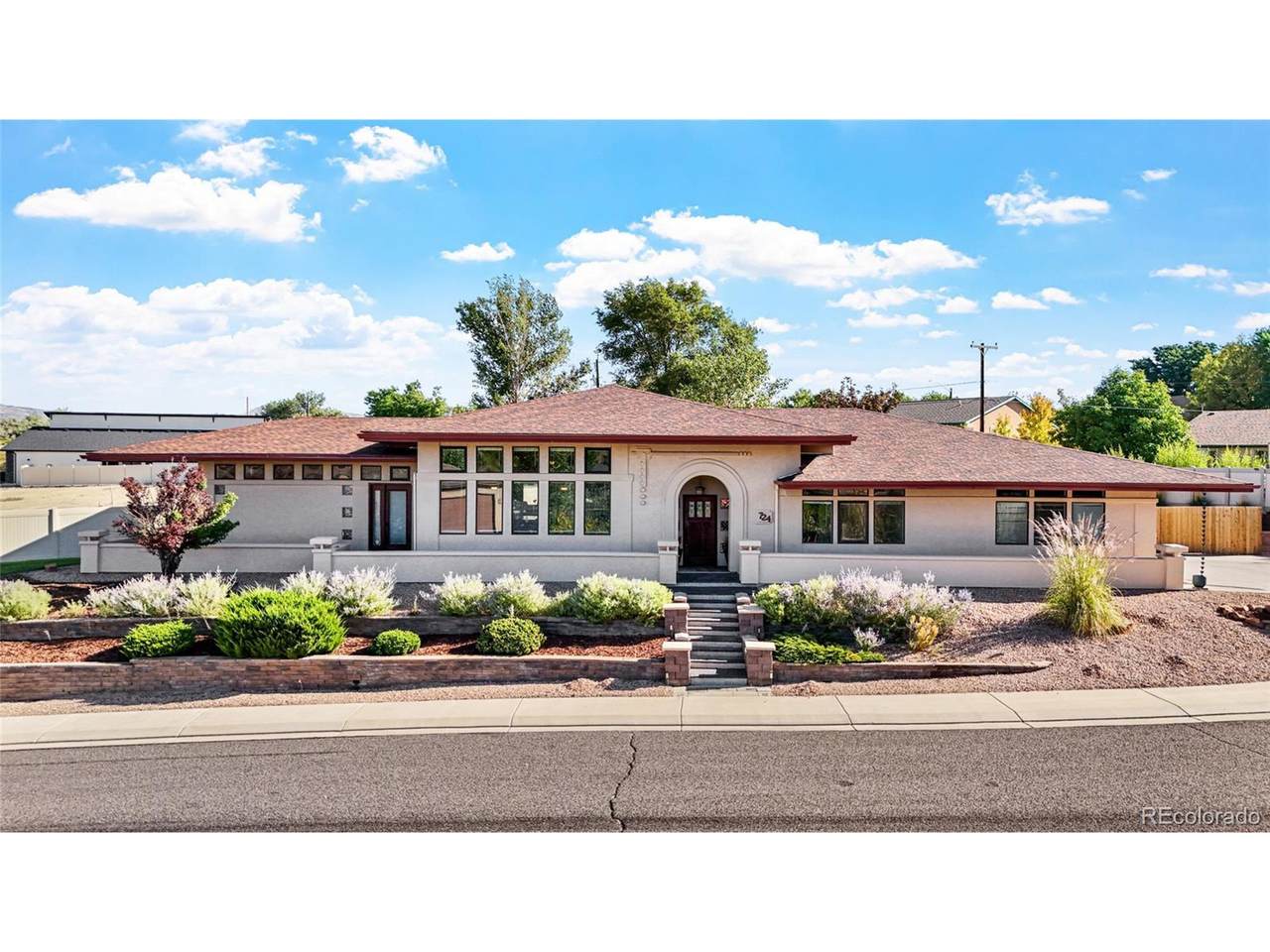 724 Ivanhoe Way - Photo 1