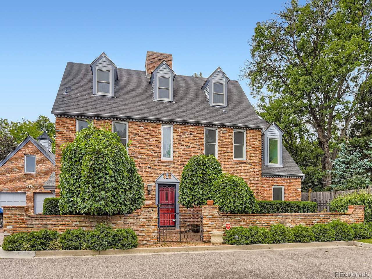 2880 Cedar Ave - Photo 1