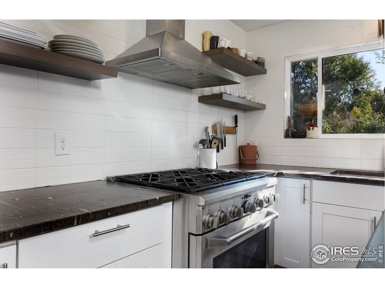 1498 Wicklow St - Photo 1