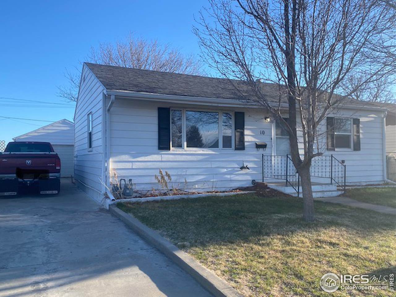 10 Circle Dr - Photo 1