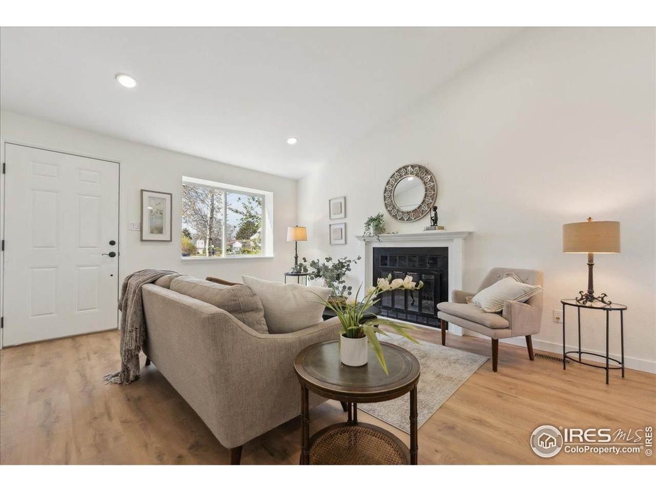 2476 Sunset Dr - Photo 1