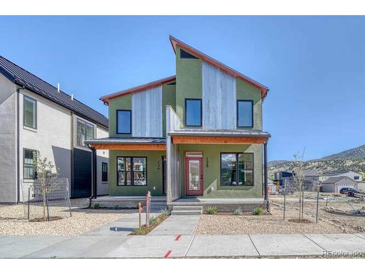 138 Chase St - Photo 1