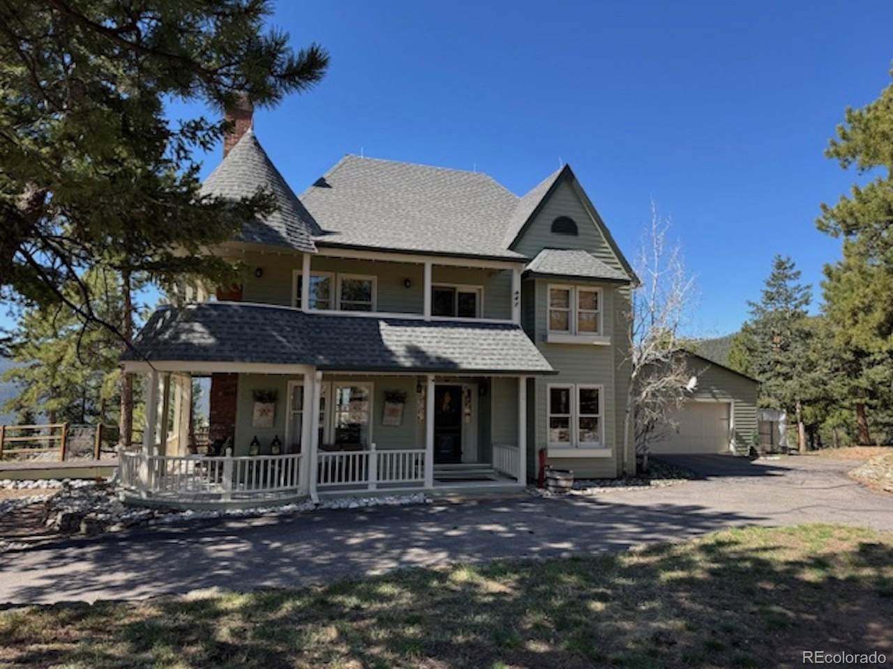 220 Ravenswood Ct - Photo 1