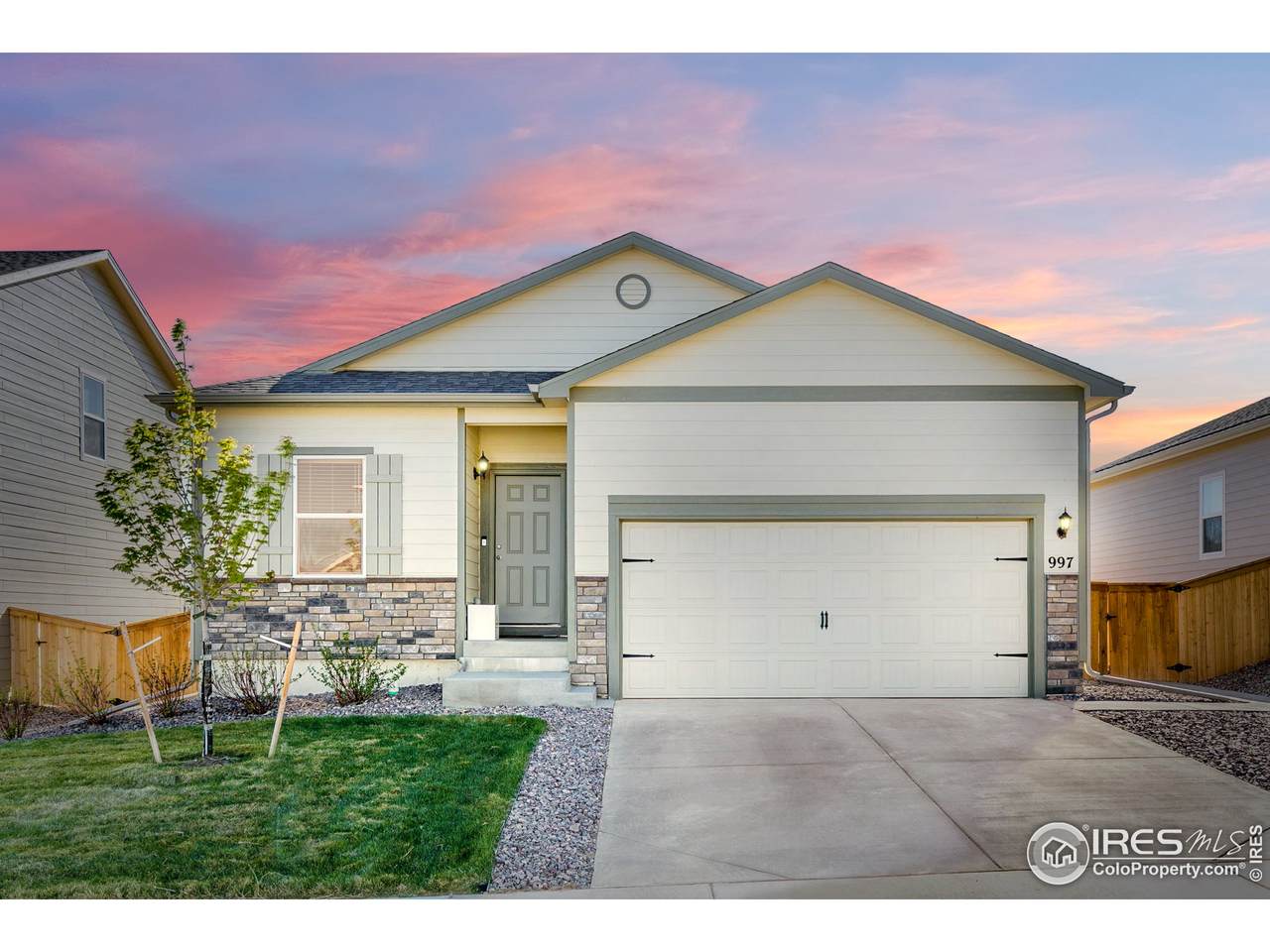997 Cascade Falls St - Photo 1