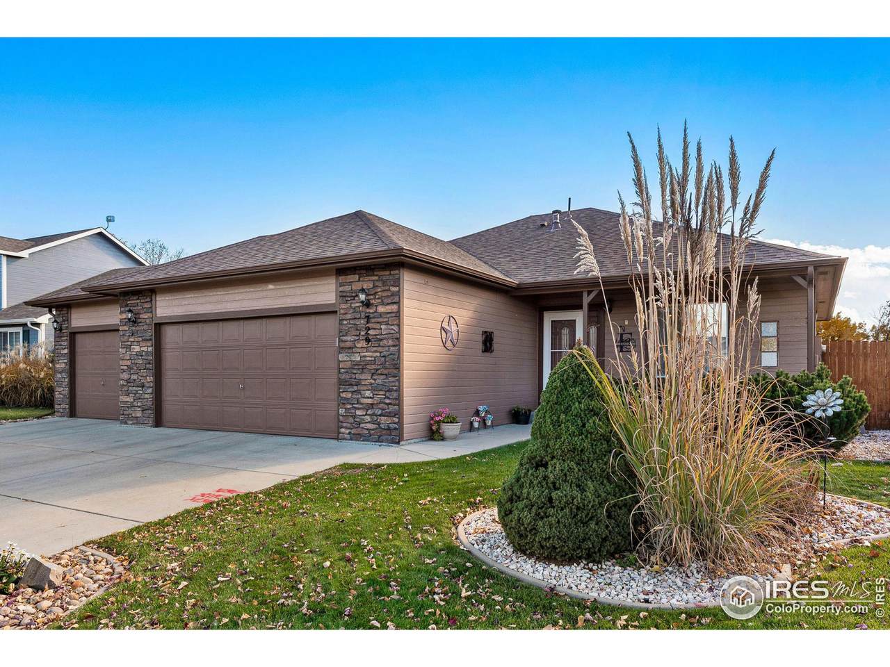 729 Rodgers Cir - Photo 1