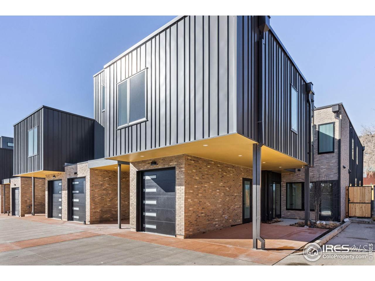 3319 Broadway St - Photo 1