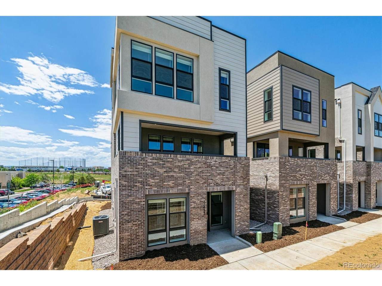 11493 Briarwood Cir - Photo 1