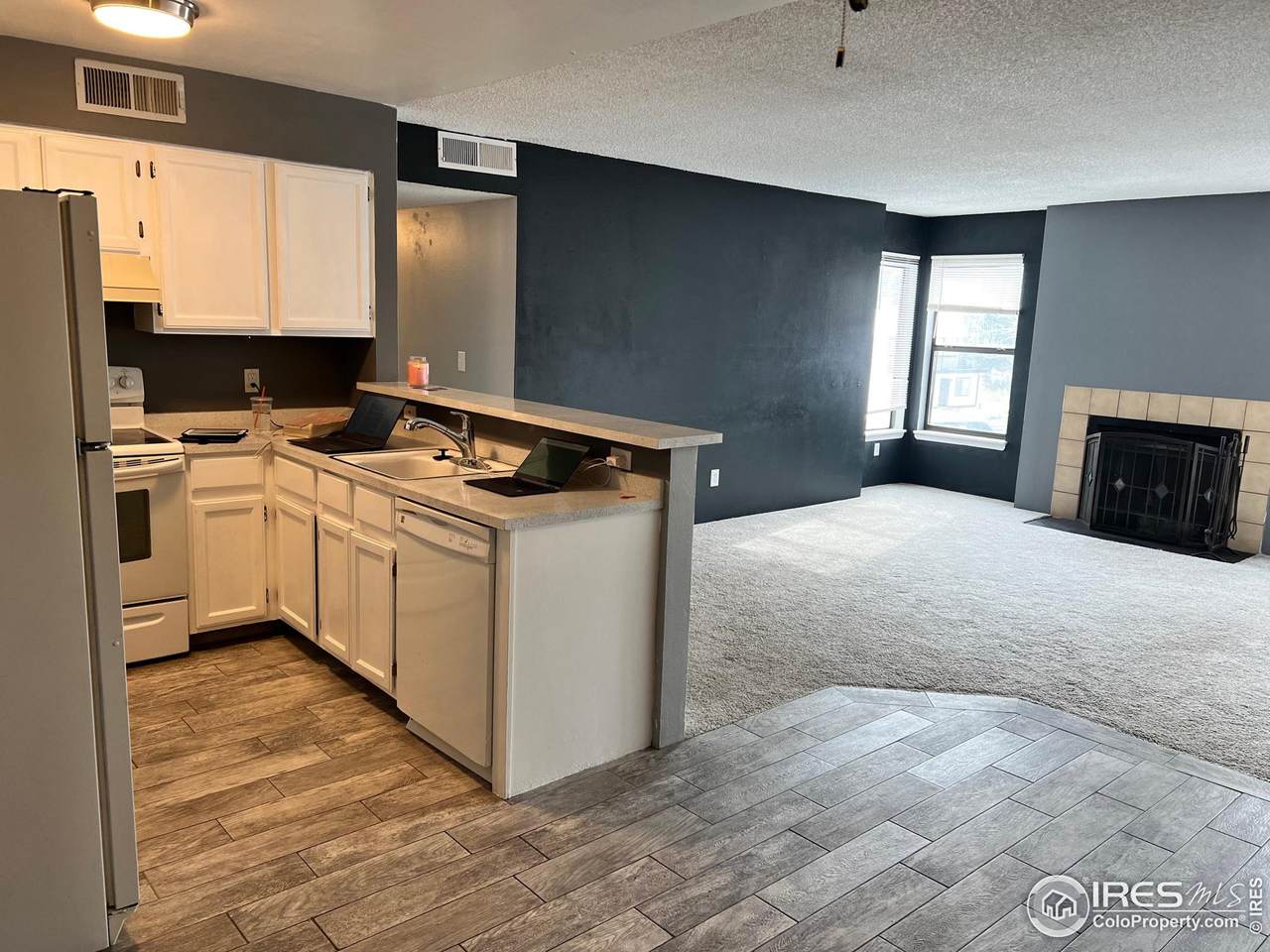 8761 Dawson St - Photo 1