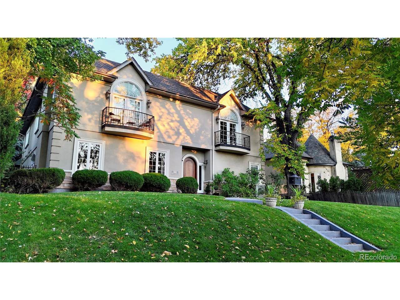 1160 Monaco Pkwy - Photo 1