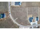 9411 Meadow Farms Dr - Photo 3