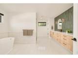 2485 Oak St - Photo 16