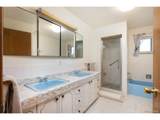 1045 Cody St - Photo 30