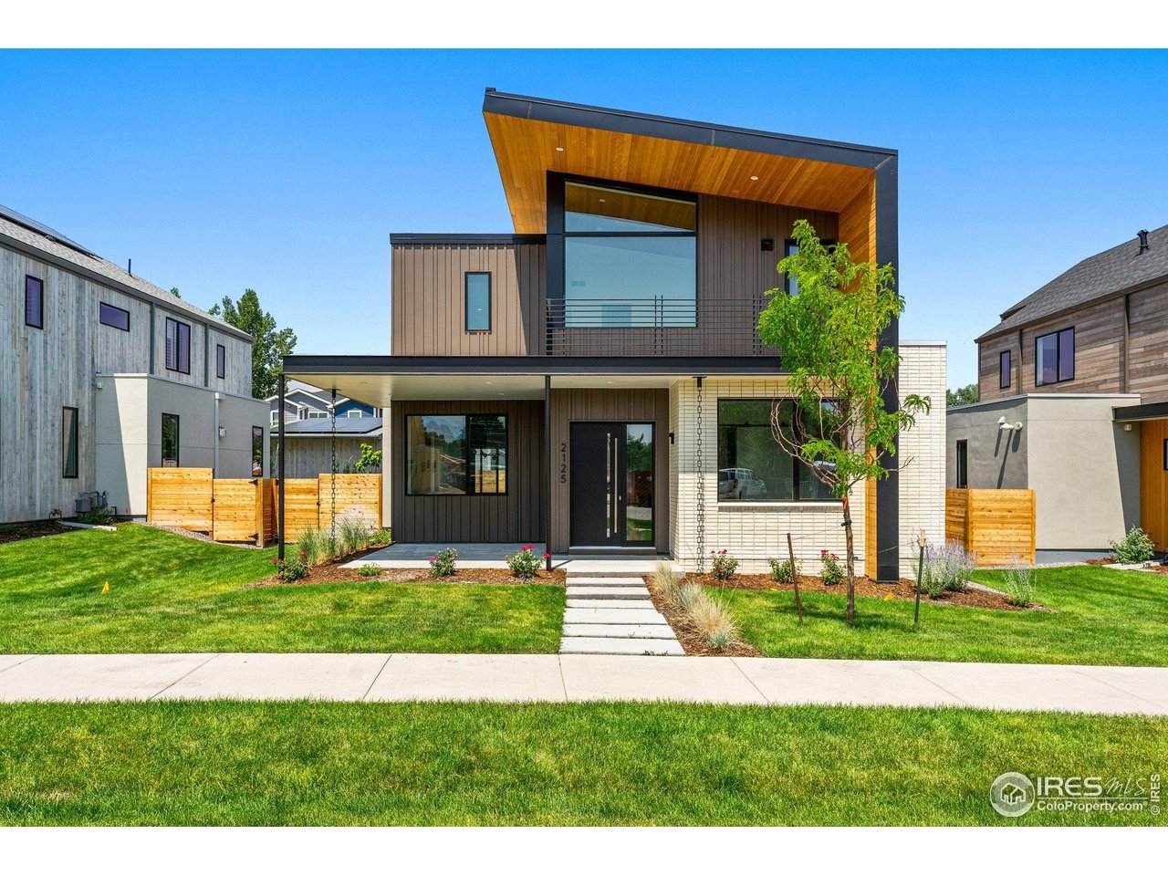 2125 Vine Ave - Photo 1