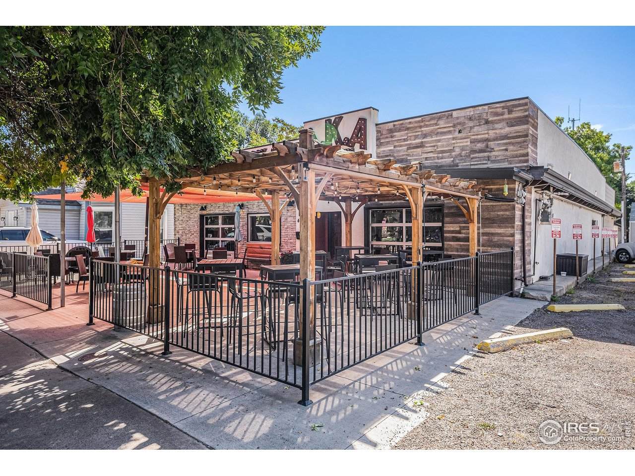 414 6th St - Photo 1