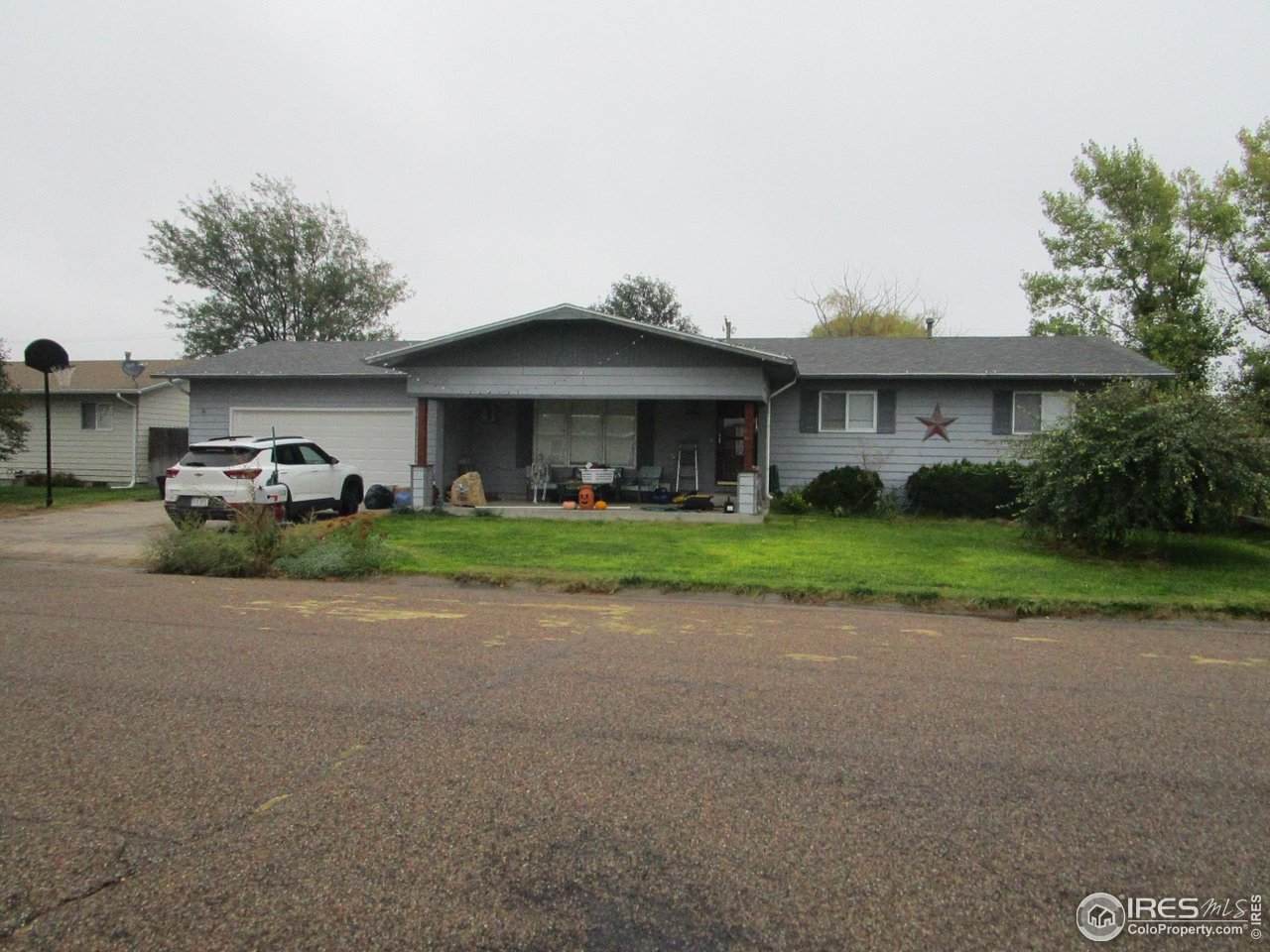 322 Vine St - Photo 1
