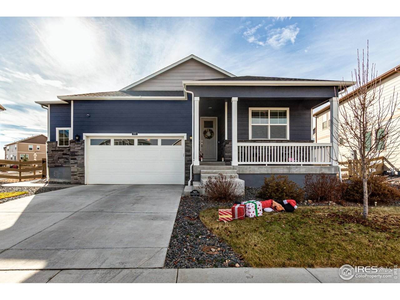 305 64th Ave - Photo 1