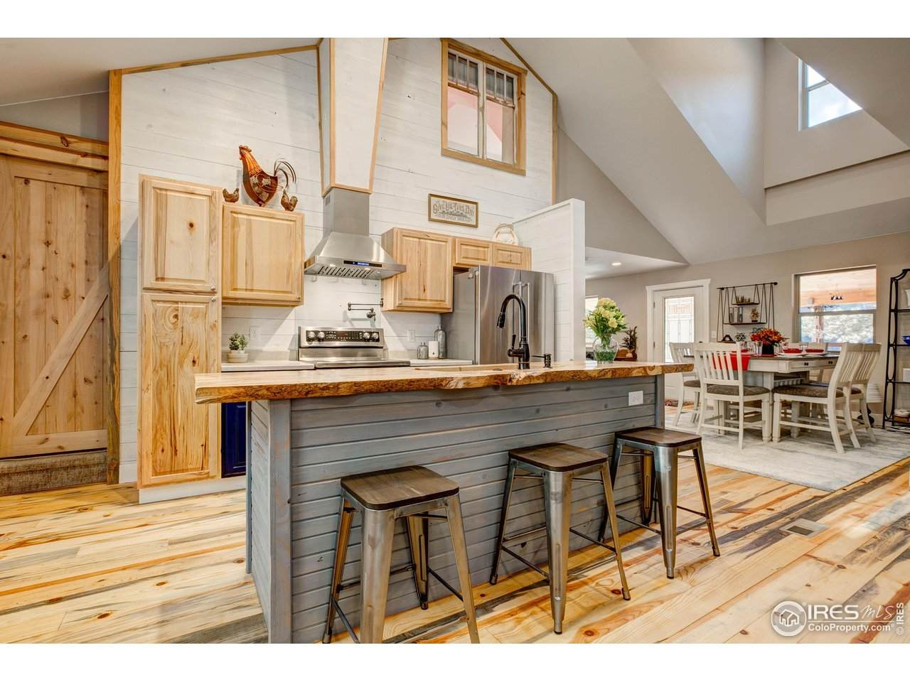 972 Aspen Dr - Photo 1