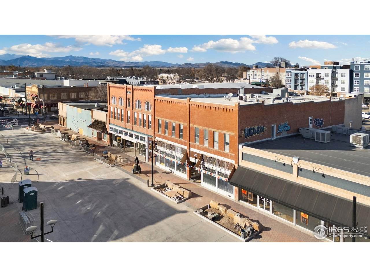 301 4th St - Photo 1