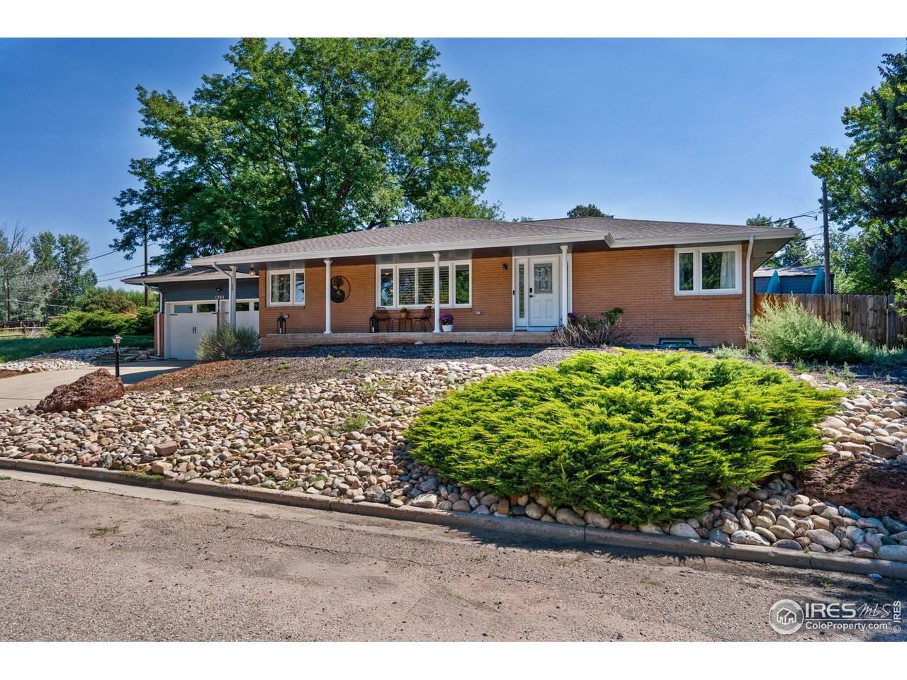 1304 Pine St - Photo 1
