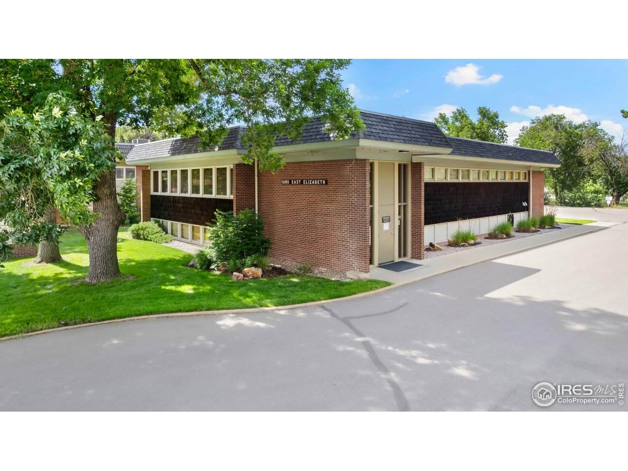 1080 Elizabeth St - Photo 1