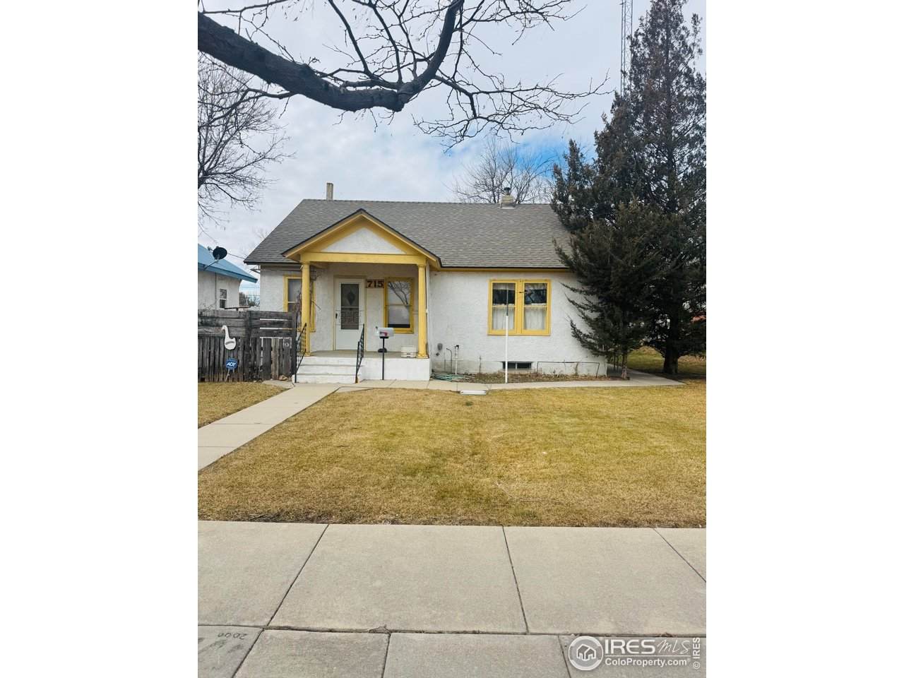 715 Deuel St - Photo 1