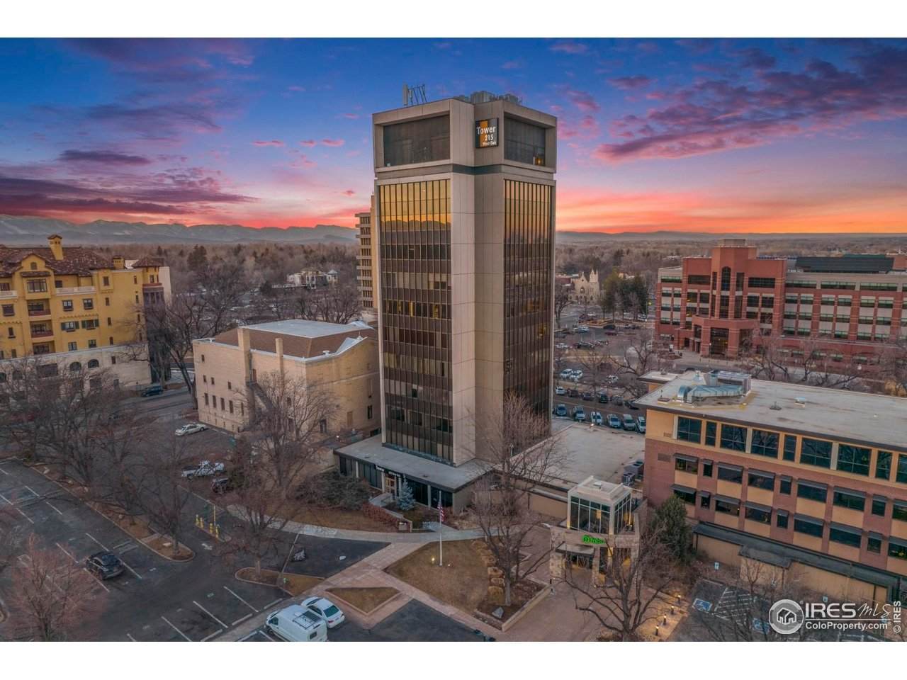 215 Oak St - Photo 1