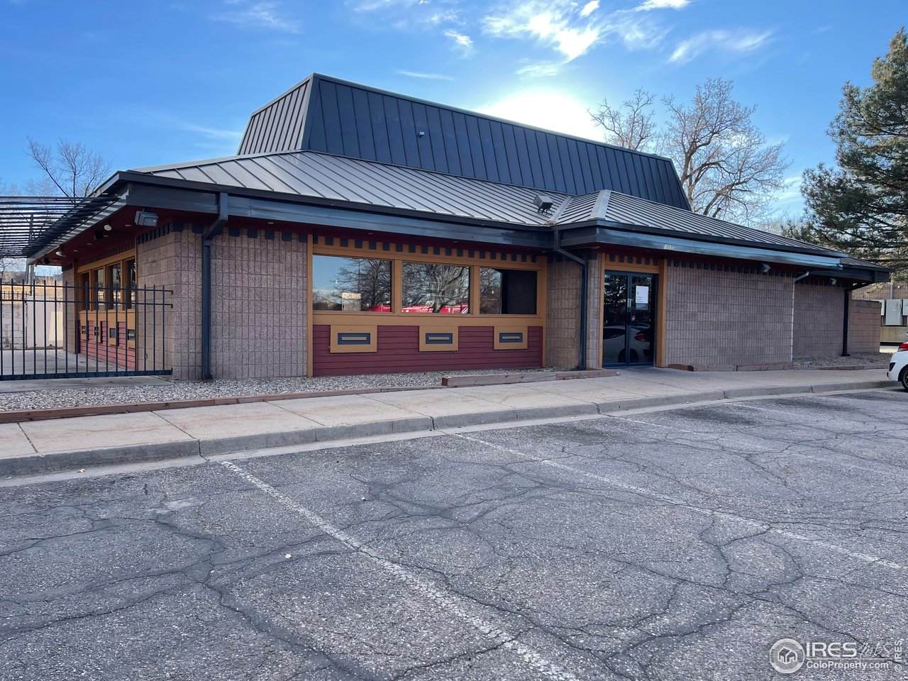 1075 Pennock Pl - Photo 1