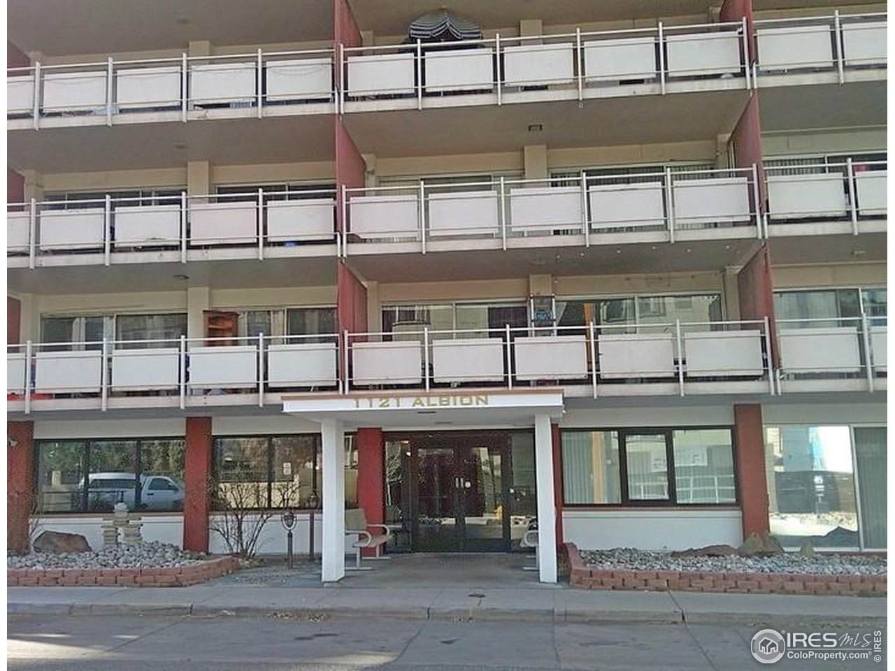 1121 Albion St - Photo 1