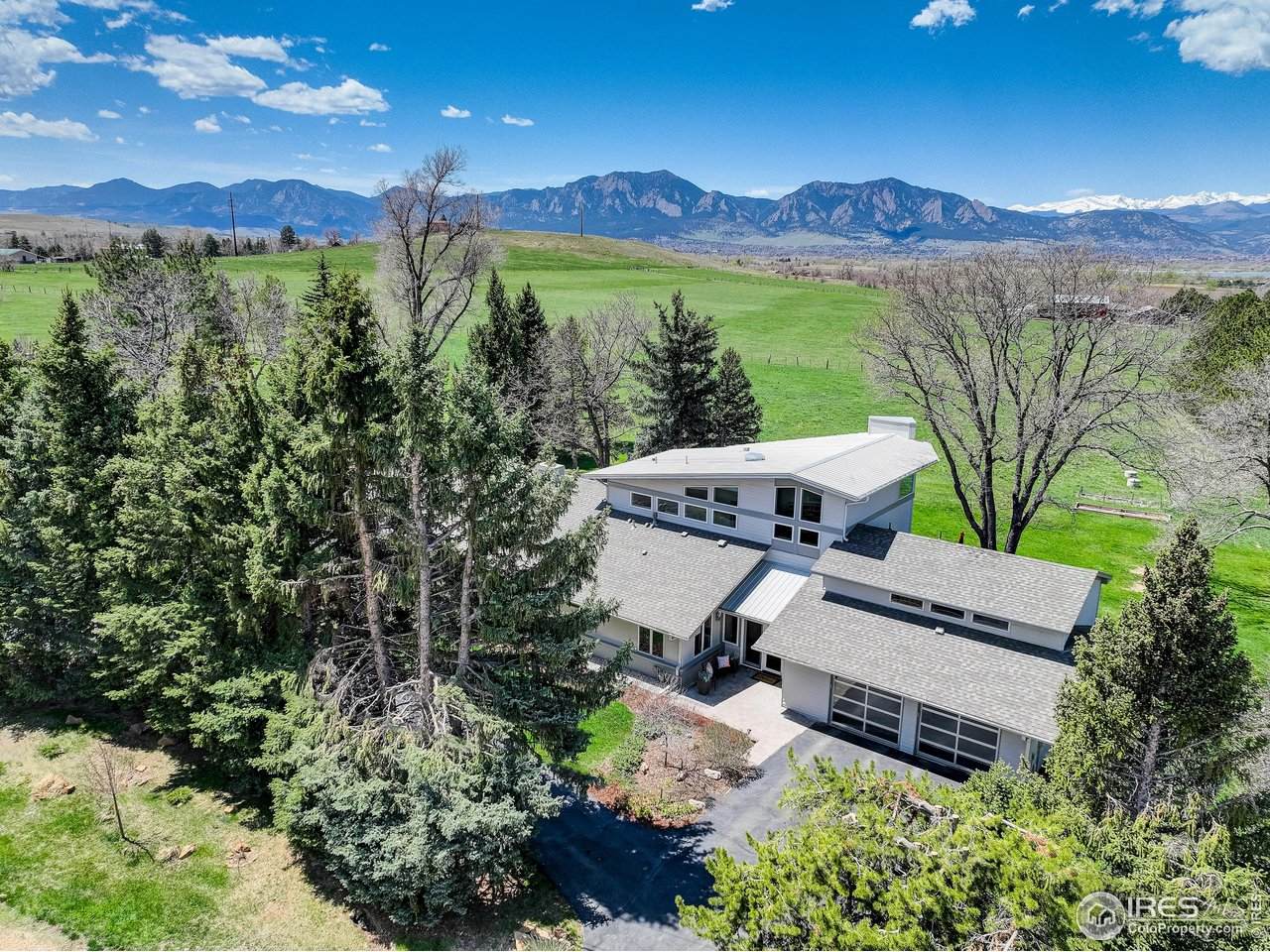 303 Sky Lark Way - Photo 1