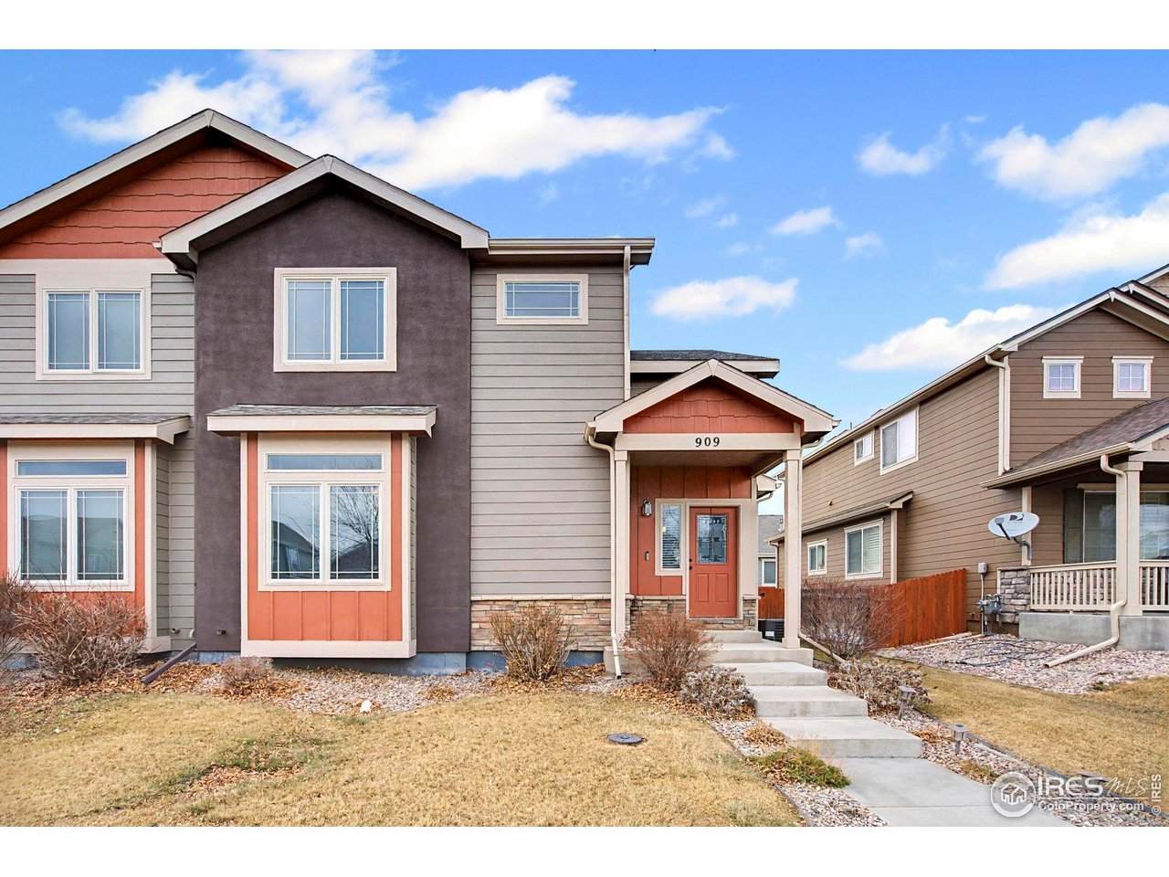 909 Campfire Dr - Photo 1