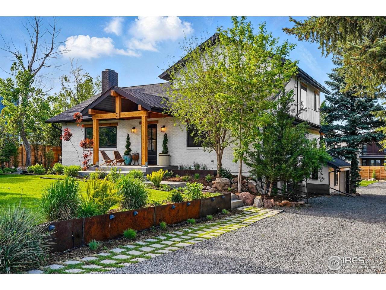 1801 Redwood Ave - Photo 1