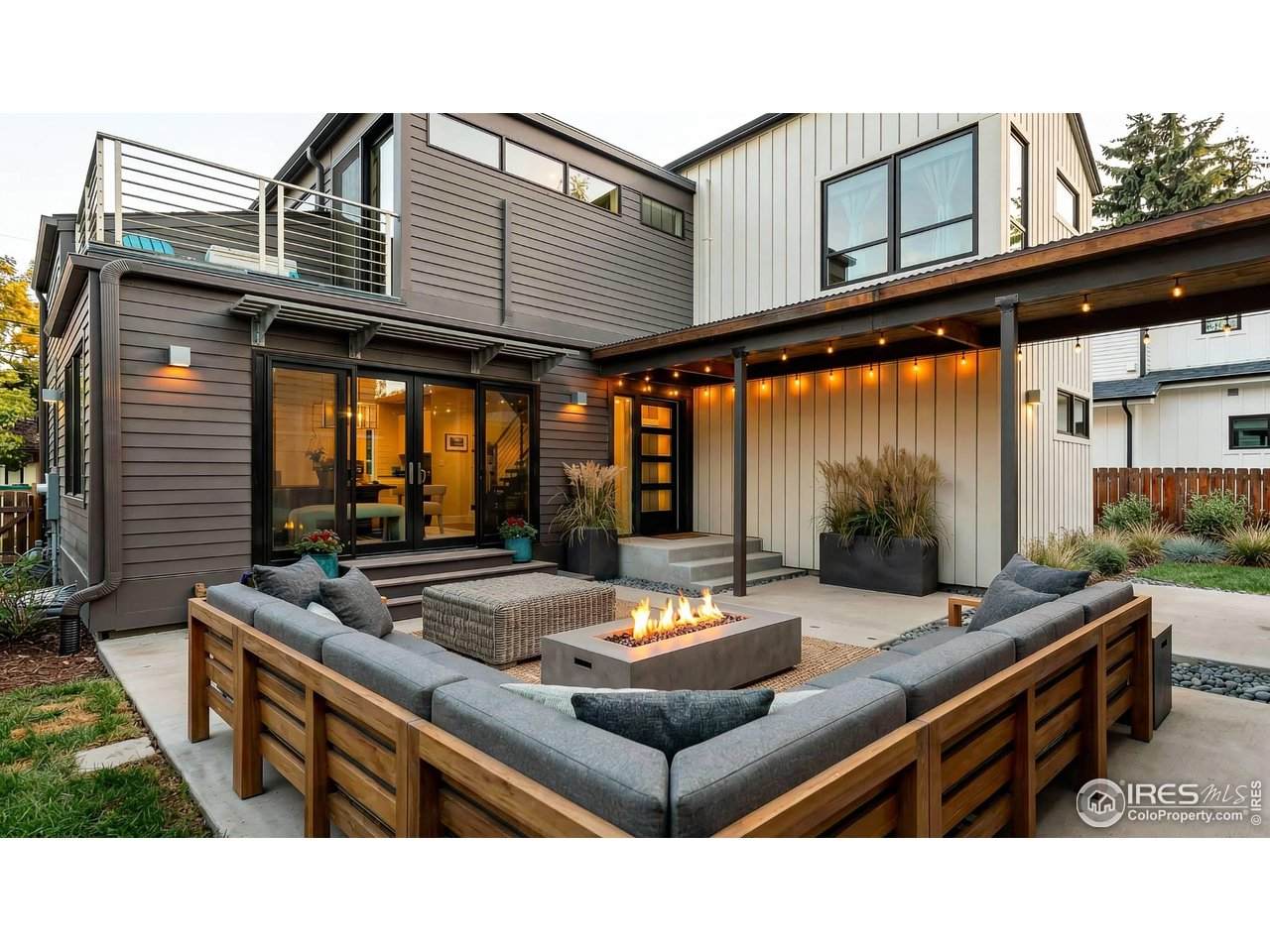 711 Hawthorn Ave - Photo 1