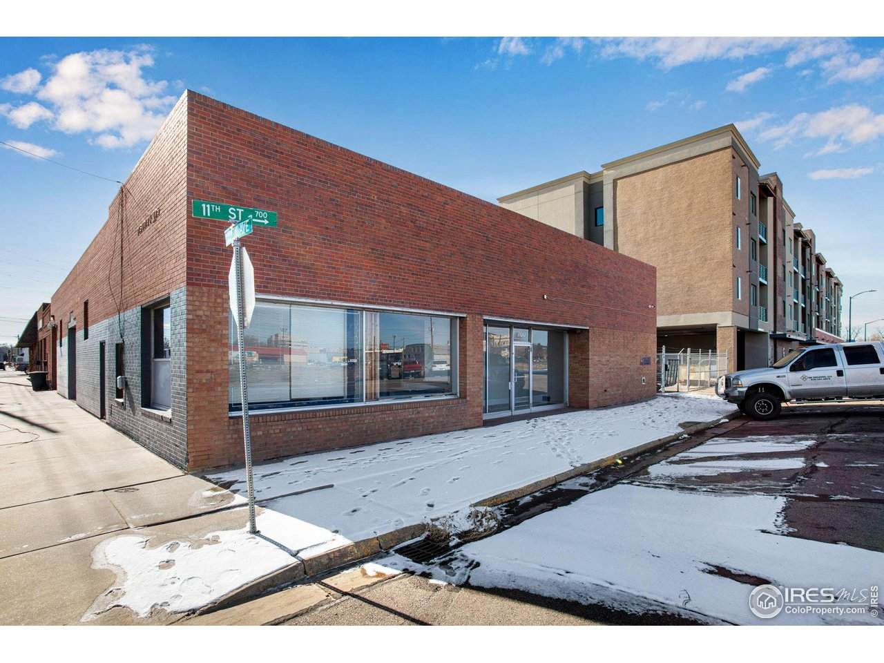 700 11th St - Photo 1