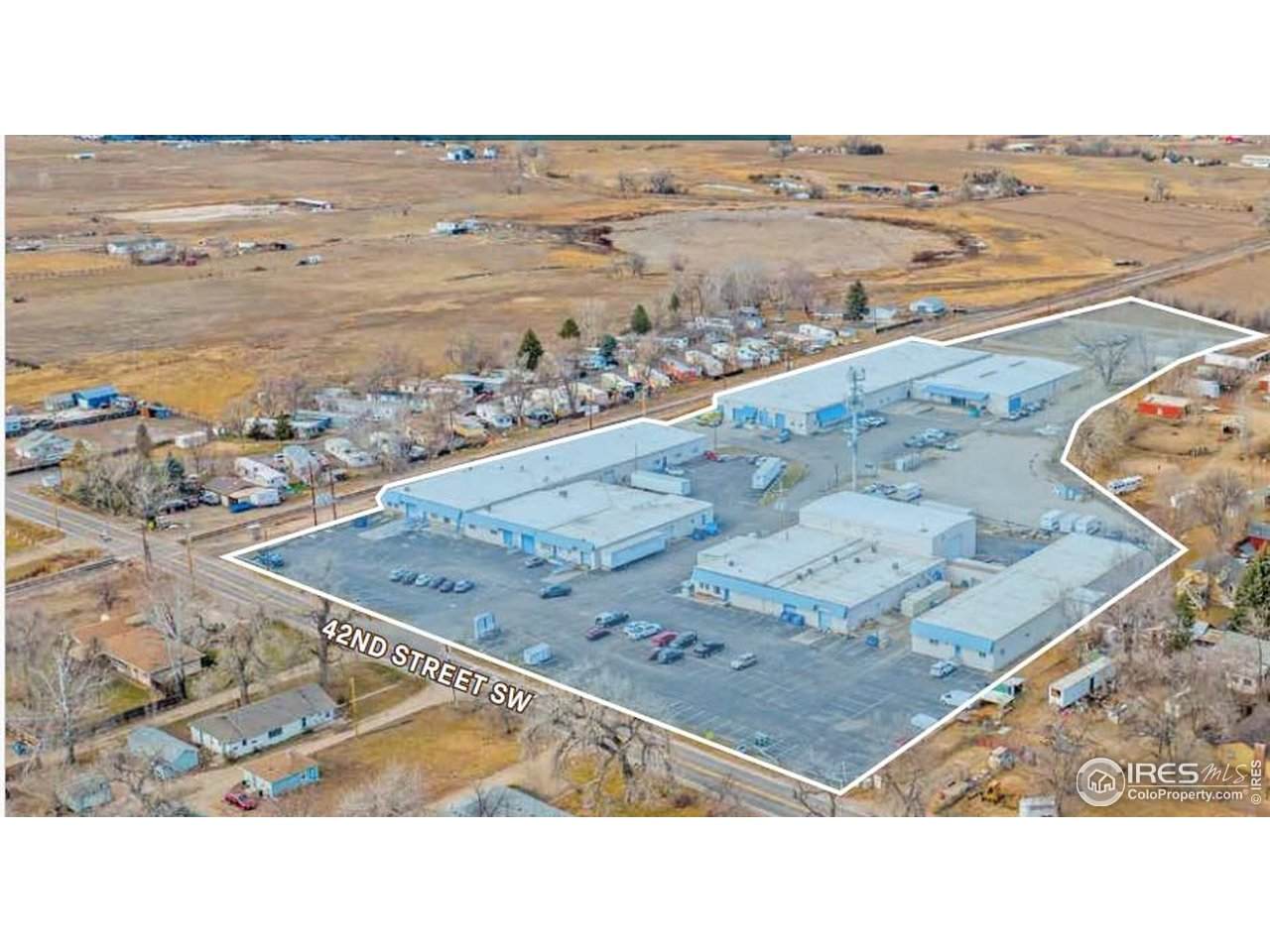 225 42nd St - Photo 1