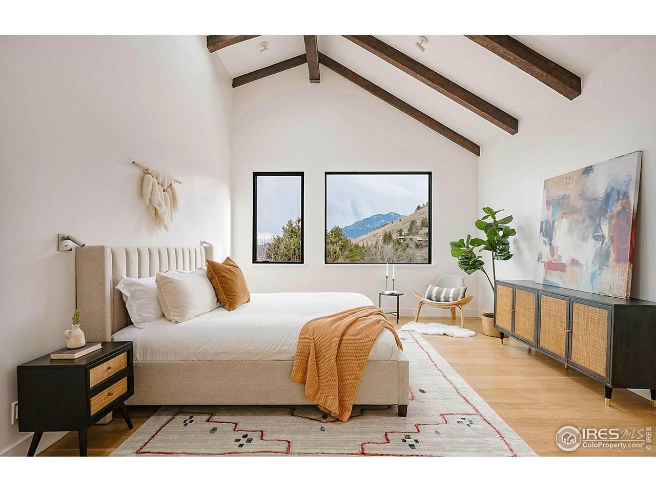 210 Cactus Ct - Photo 1