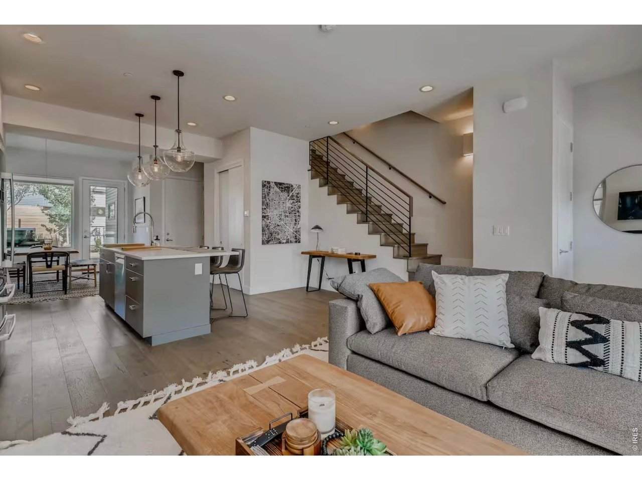 2791 32nd St - Photo 1